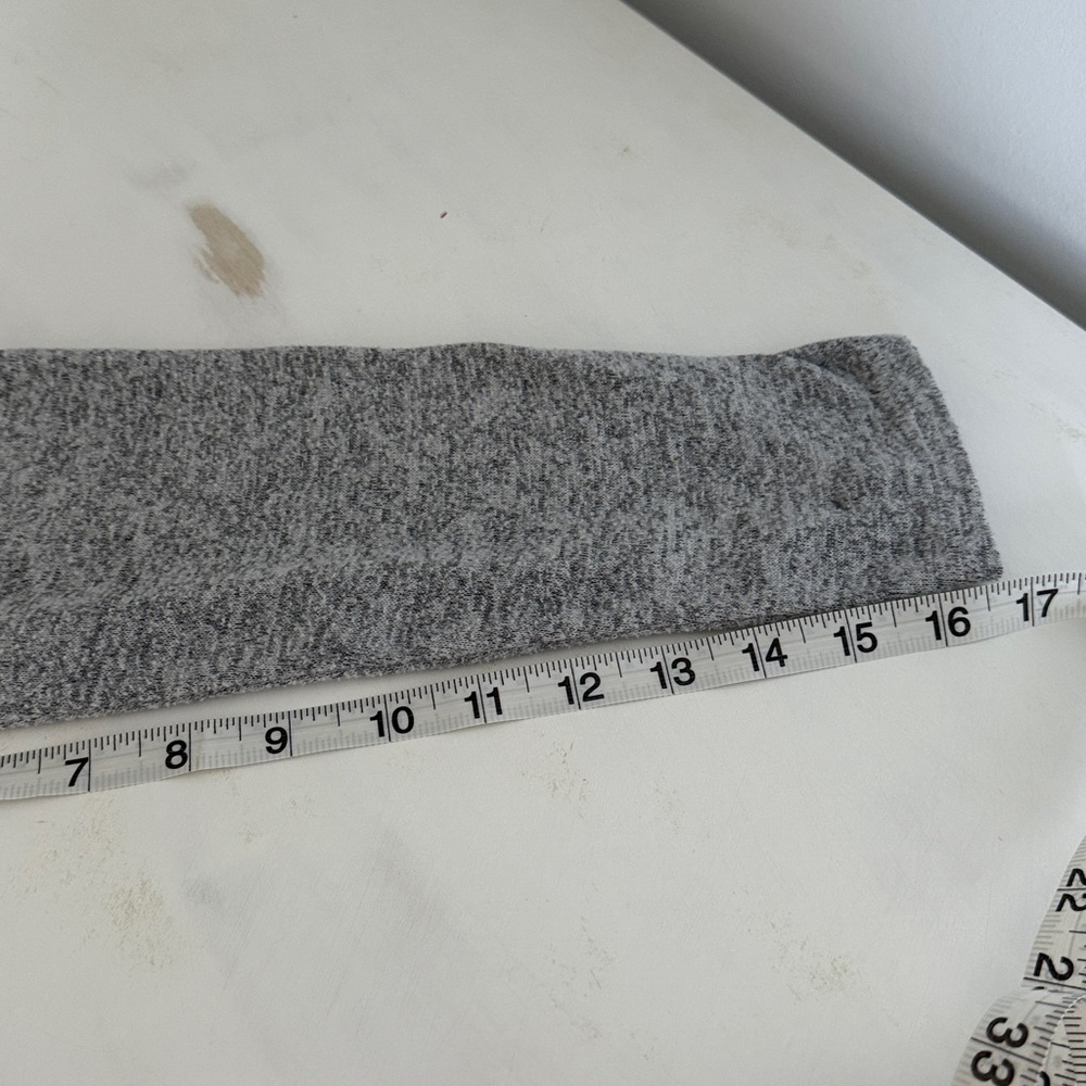 ONE WORLD Heather Gray Knit Top. Fall design SZ L. long sleeve. - Picture 11 of 12